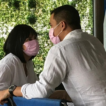 Vanessa Angel Foto di Atas Ranjang, Komentar Nakal Suami Jadi Sorotan