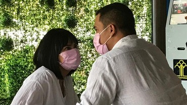 img-title Vanessa Angel Foto di Atas Ranjang, Komentar Nakal Suami Jadi Sorotan