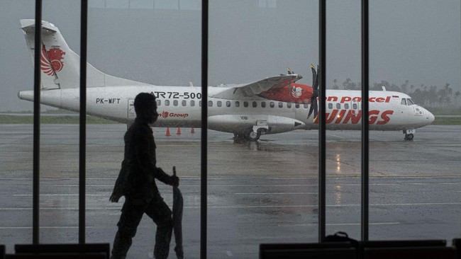 BPS mencatat jumlah penumpang angkutan udara domestik  turun 59,15 persen atau 25,8 juta orang sepanjang periode Januari-Oktober 2020.