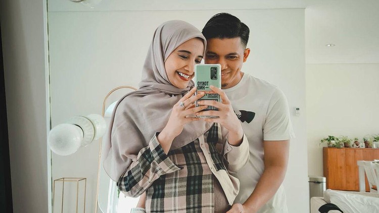 Zaskia Sungkar dan Irwansyah