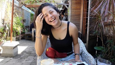 img-title Profil Sitha Marino, Si Seksi Tambatan Hati Bastian Steel