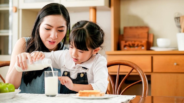 Anak makan