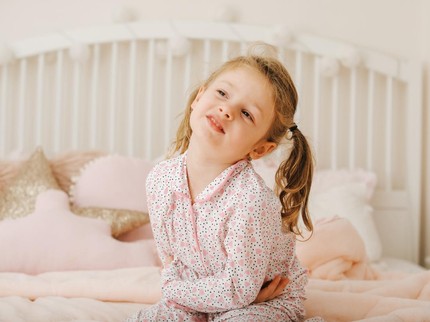 9 Cara Mengobati Sakit Perut Anak Secara Alami, Bunda Perlu Tahu