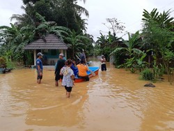 14 Kecamatan di Cilacap Kebanjiran, Ribuan Orang Mengungsi