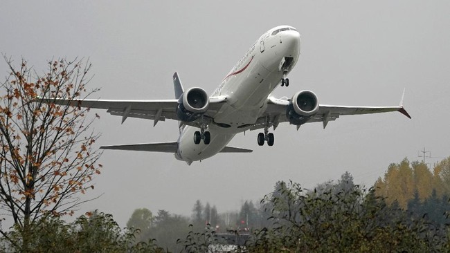 Pesawat Boeing 737 Max 9 milik maskapai Alaska Airlines kembali beroperasi setelah dilarang terbang buntut insiden panel jendela pecah di udara.