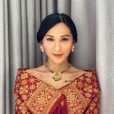 Perjalanan Dena Rachman, Pilih Jadi Wanita hingga Putuskan Pindah Agama