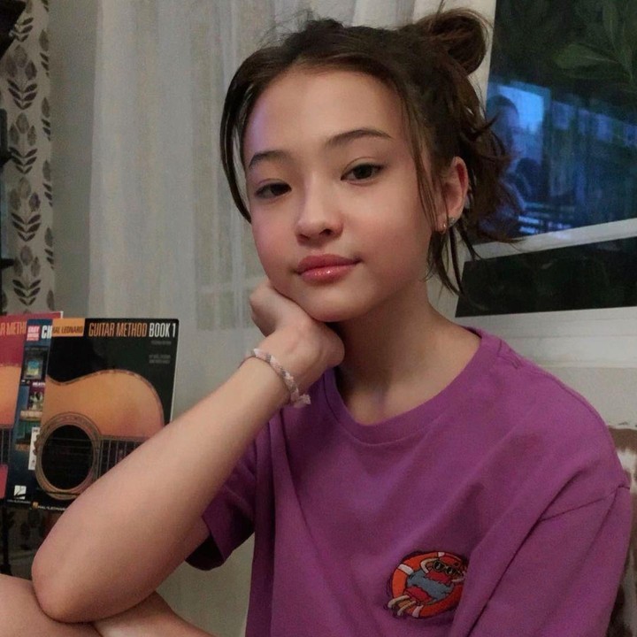<p>Nama Ella Gross semakin terkenal di Asia karena ia bergabung dengan The Black Label, sub-label dari YG Entertainment, Bunda. (Foto: Instagram @ellagross)</p>