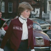 Inspirasi Mengenakan Cardigan Chic, Simple, and Stylish ala Putri Diana