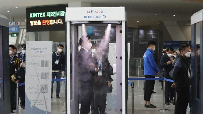 Korea Selatan membatasi pertemuan massal maksimal empat orang setelah mencatat gelombang ketiga corona dengan 1.000 kasus baru dalam empat hari terakhir.