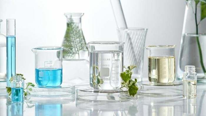 Kulit Sensitif Sebaiknya Perhatikan Produk Kecantikan yang Mengandung Bahan-Bahan Kimia Ini!