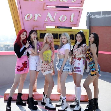 Lirik Lagu Ready Or Not - MOMOLAND
