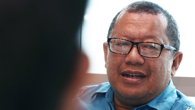 Onno W. Purbo adalah salah satu pionir internet lewat temuan Wi-Fi low budget tapi efektif hingga perintis white hack di RI. Simak petualangannya di sini.