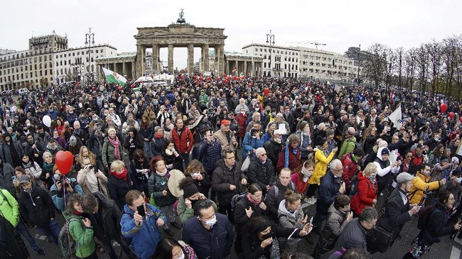 Setidaknya 3.000 orang terlibat dalam aksi demonstrasi di Berlin mengkritisi harga bahan pangan yang melambung imbas inflasi yang tinggi.