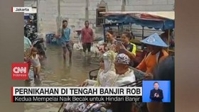 VIDEO: Pesta Pernikahan di Tengah Banjir Rob