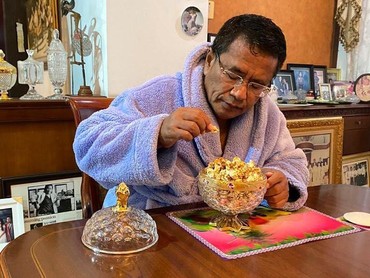 img-title Popcorn Lapis Emas Buatan Chef Arnold Dibeli Hotman Paris Rp50 Juta