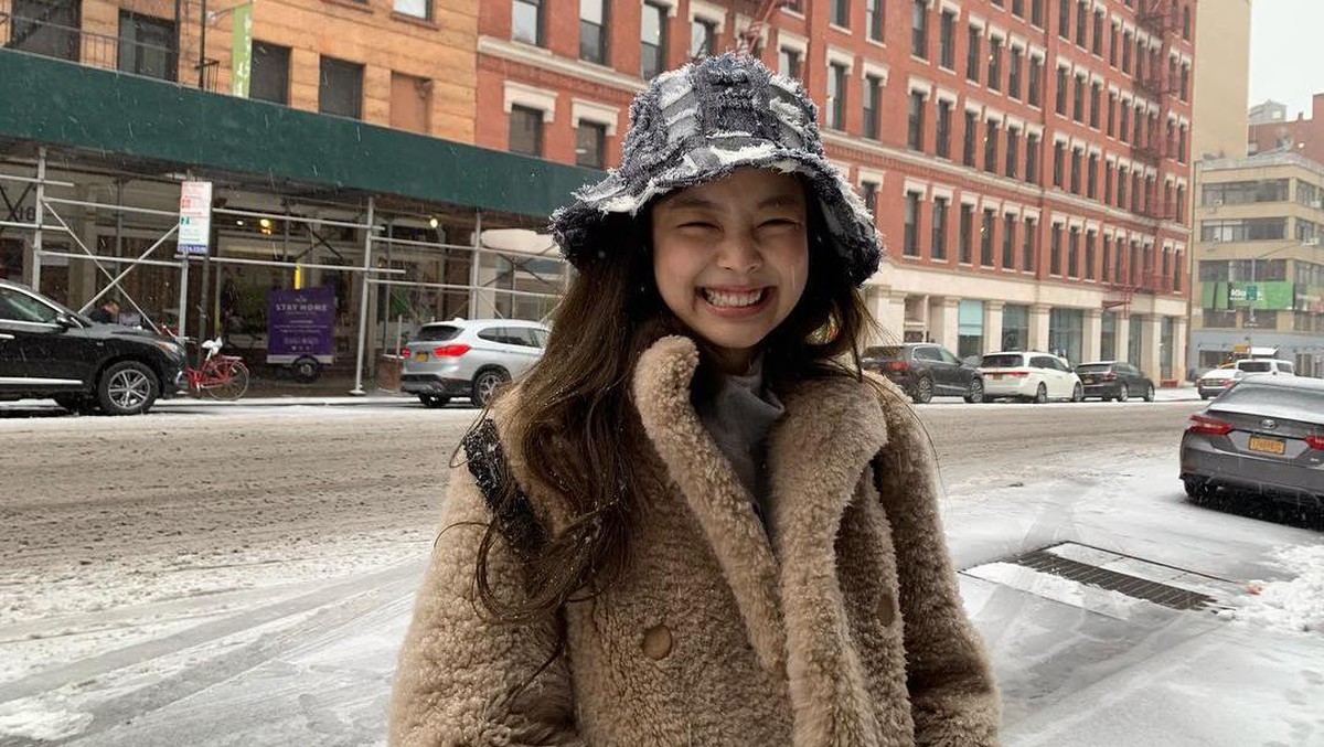 Potret Jennie BLACKPINK Berbaju hangat