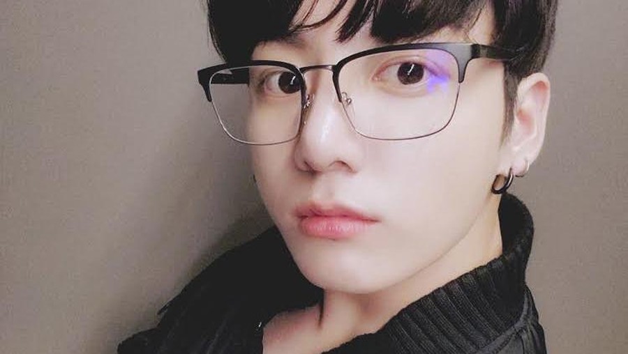Potret Jungkook sebagai Sexiest International Man 2020