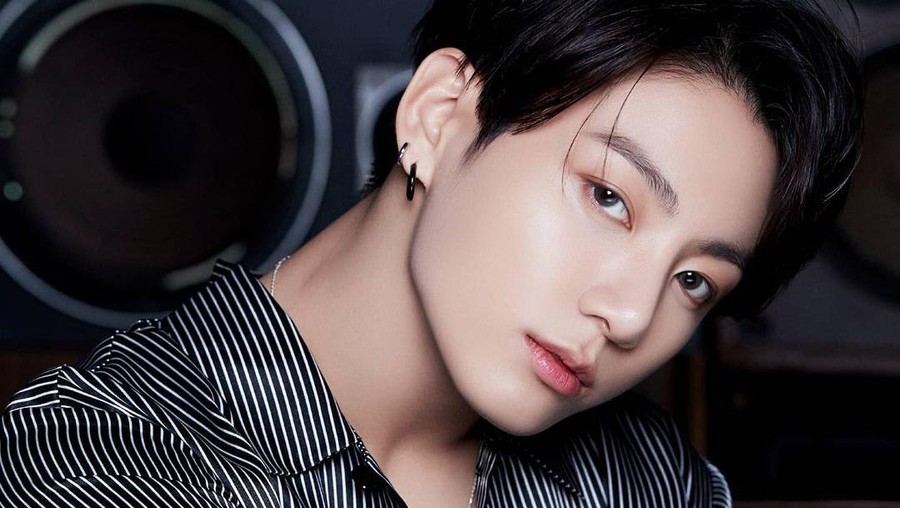 Potret Jungkook sebagai Sexiest International Man 2020