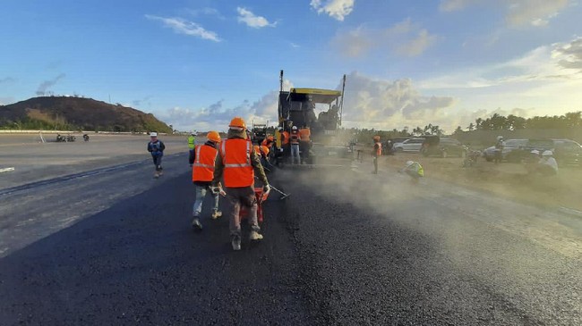 ITDC mendatangkan aspal dari Inggris untuk lintasan balap MotoGP di Sirkuit Mandalika, Kabupaten Lombok Tengah, NTB.