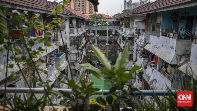 Menkeu Sri Mulyani membebaskan tarif penerimaan negara bukan pajak (PNBP) untuk sewa rumah negara tapak hingga rusun bagi warga miskin.
