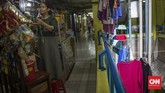 FOTO: Rusun Bidaracina Bertahan di Tengah Pandemi Rusun Bidara Cina, yang biasanya dipadati penduduk dan lalu lintas kendaraan, menyiasati kondisi di tengah keterbatasan akibat pandemi Covid-19.