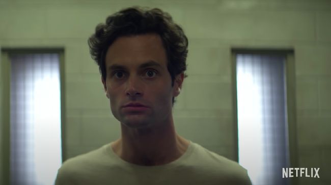 Serial You season 3 akan memiliki banyak pemain baru yang akan meramaikan kehidupan pasangan, Joe Goldberg dan Love, di rumah baru mereka.