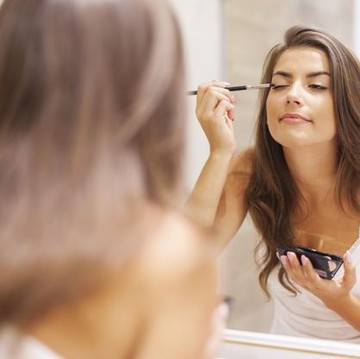 img-title Tampil Menawan dengan Inspirasi Eye Make Up Ini