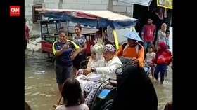 VIDEO: Direndam Banjir Rob, Pesta Pernikahan Tetap Berjalan