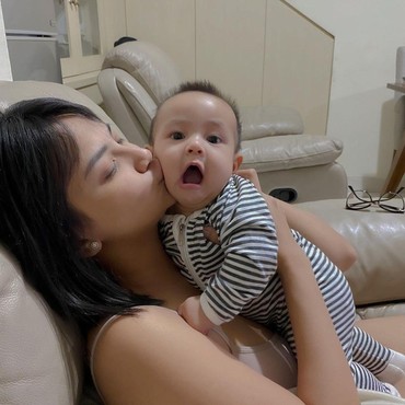 Tidur Tanpa Vanessa Angel, Mata Gala Sky Sembab