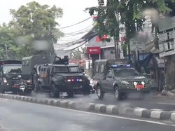 Beredar Video Kendaraan Taktis Koopssus TNI Show of Force di Depan Markas FPI