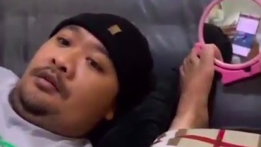 img-title Bermodalkan Cermin, Istri Pergoki Suami Intip Foto Wanita Seksi