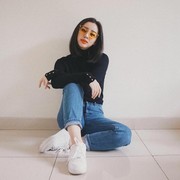 10 Inspirasi Mix and Match Celana Jeans ala Ludovica Jessica