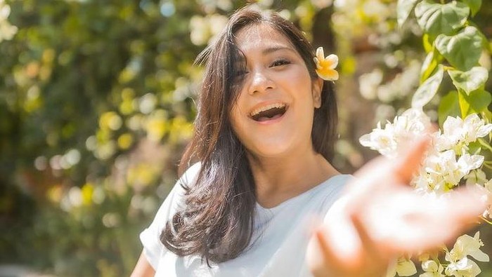 10 Potret Cantik Caca Tengker di Kehamilan Kedua