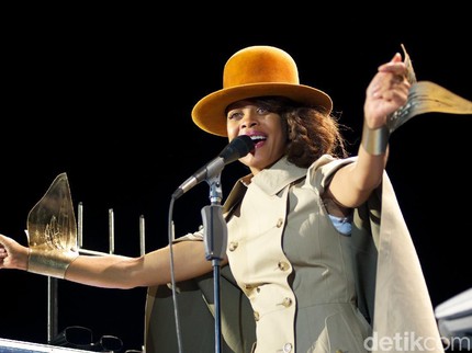 Bingung Hasil Tes, Hidung Kanan Erykah Badu Negatif COVID-19, Kiri Positif