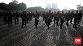 FOTO: Apel Siaga TNI Hadapi Pilkada Serentak 2020 Aparat TNI menggelar apel siaga menghadapi Pilkada Serentak 2020 dan antisipasi banjir di Lapangan Silang Monas, Jakarta, Jumat (20/11)