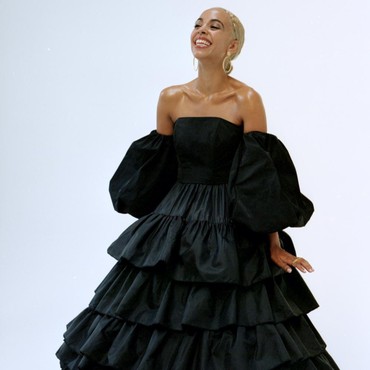 Lirik Lagu More Than Friends - Beka (with HONNE)