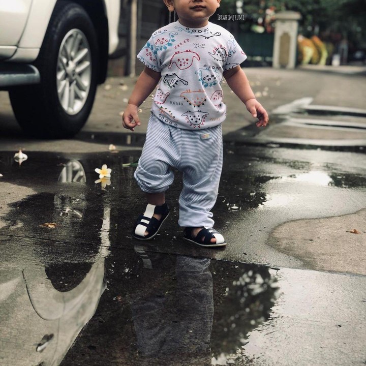 <p>Walaupun usianya saat ini baru satu tahun, Ibrahim sudah punya banyak penggemar lho, Bunda. (Foto: Instagram @putriannesaloka)</p>