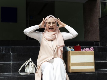 Hanya Karena Aku Sarjana yang Jadi Penjahit, Kami Direndahkan & Dicap 'Miskin'