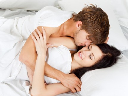 4 Tips Agar Kondom Tak Ganggu Kenikmatan Bercinta
