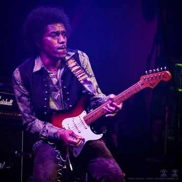 Dua Gitar Legendaris Jimi Hendrix Diproduksi Ulang Gibson