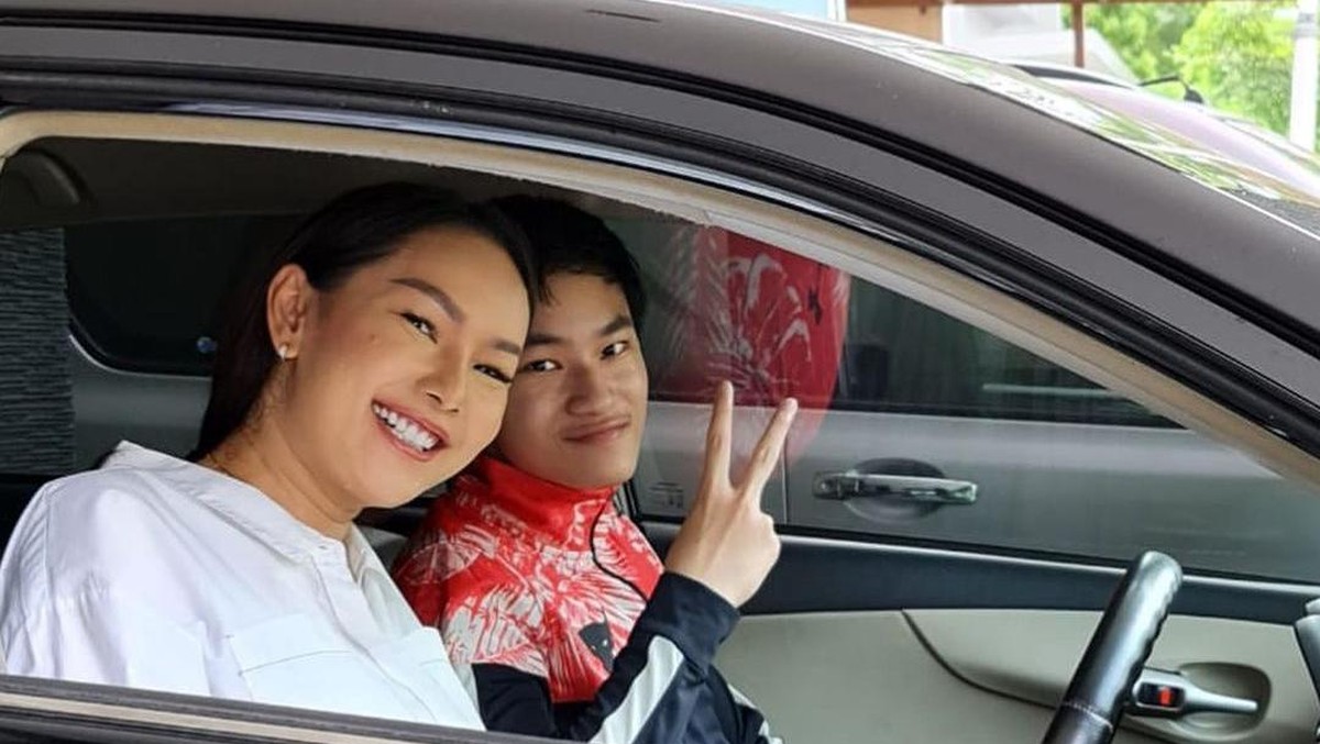 Kalina Oktarani dan Azka Corbuzier