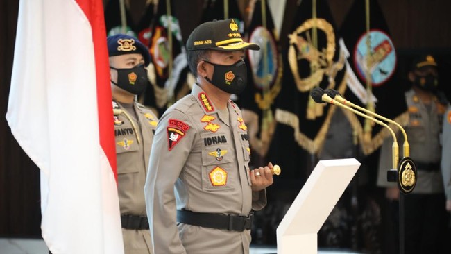 Kapolri Jenderal Idham Azis melarang masyarakat mengakses, mengunggah, dan menyebarluaskan konten terkait FPI, baik melalui situs maupun media sosial.