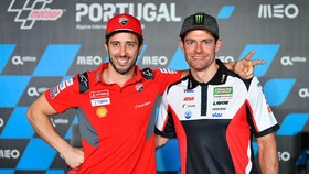 FOTO: Momen Perpisahan Dovizioso dan Crutchlow