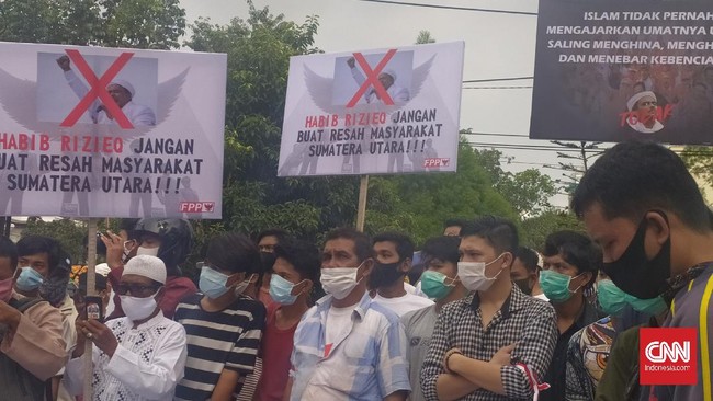 Ratusan Laskar Front Pembela Pancasila (FPP) tak ingin kedamaian di Sumatera Utara tercoreng akibat kedatangan Rizieq Shihab.