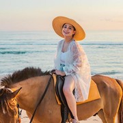 Outfit Mewah Nagita Slavina di Sumba, Harganya Bikin Geleng-geleng!