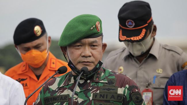KSAD Jenderal Dudung Abdurachman mengatakan rapat dengan DPR biasanya sudah ditentukan topiknya, namun kerap tidak fokus dan menyinggung hal lain.