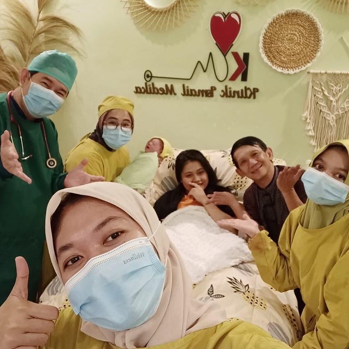 <p>Kabar bahagia datang dari pelawak Ginanjar Sukmana. Ia dan istrinya menyambut anak pertama. (Foto: Instagram @ginanjar.sukmana)</p>