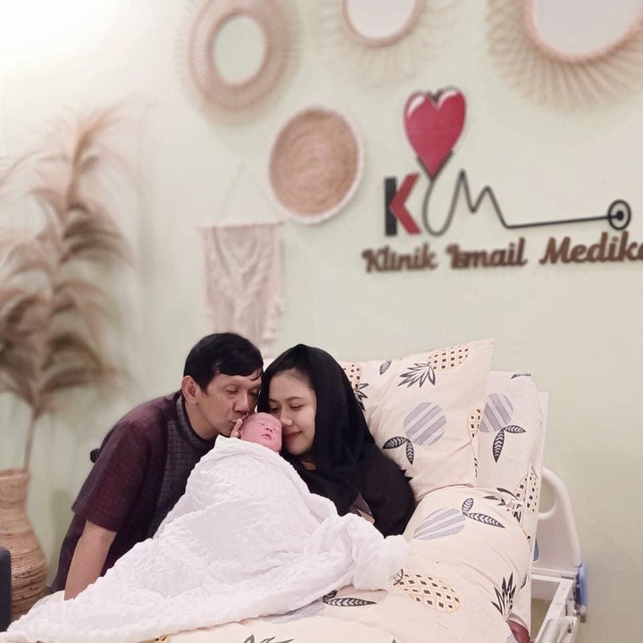 <p>Anaknya berjenis kelamin laki-laki, namun hingga kini masih belum diberitahu Ginanjar siapa nama bayinya. (Foto: Instagram @tiaraamalia97)</p>