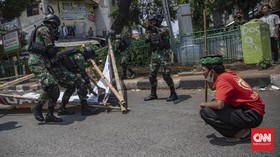 Aksi Copot Baliho Rizieq Shihab Meluas ke Sejumlah Kota