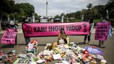 FOTO : Aksi Peringatan Hari Anak Sedunia di Monas Aksi massa Hari Anak Sedunia mengaku prihatin dengan kondisi Indonesia dan dunia di tengah krisis iklim akibat kebijakan yang mengabaikan lingkungan.